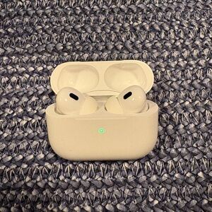 NEVER USED BRAND NEW Apple Pro AirPods Series 2 with Charging Case & Charger